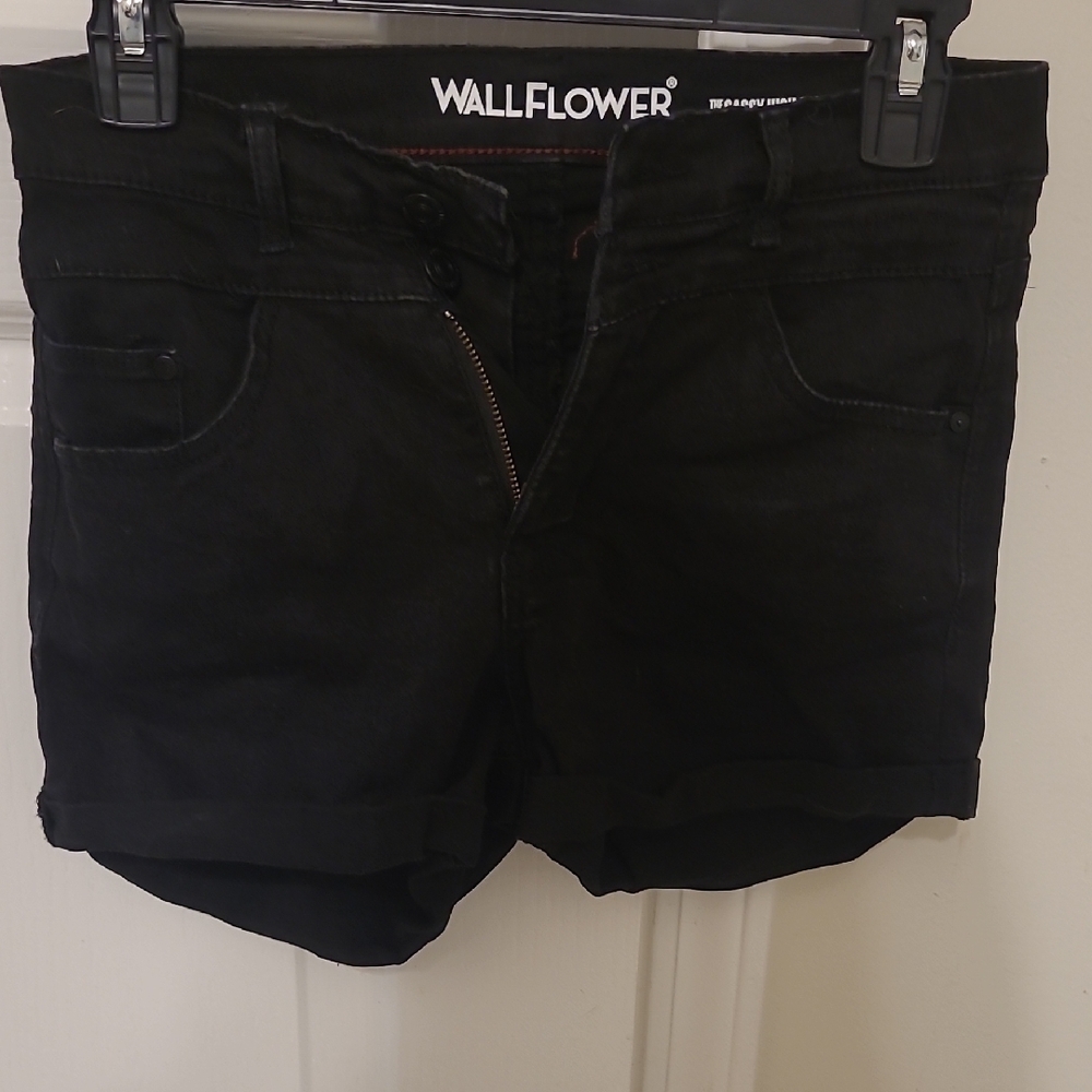 Wallflower Women's Black Shorts
